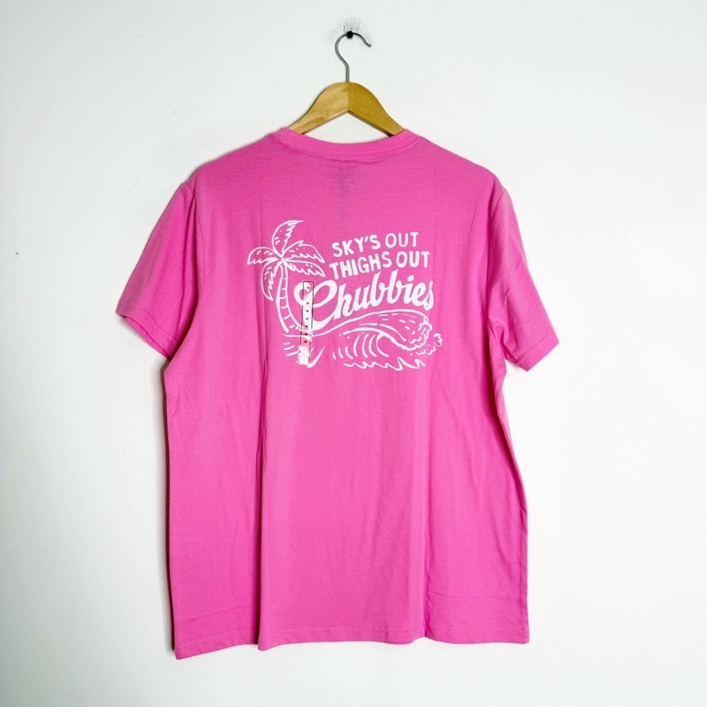 Chubbies Men’s Graphic Tee Pink Sky’s Out Thighs Out Size Medium NWT